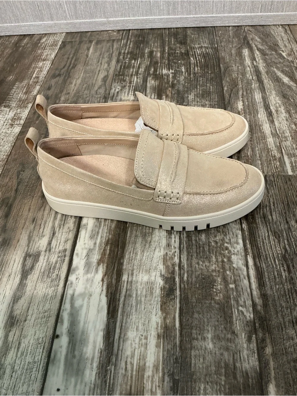 Vionic Women's Shimmery Beige Penny Loafer Size 8W